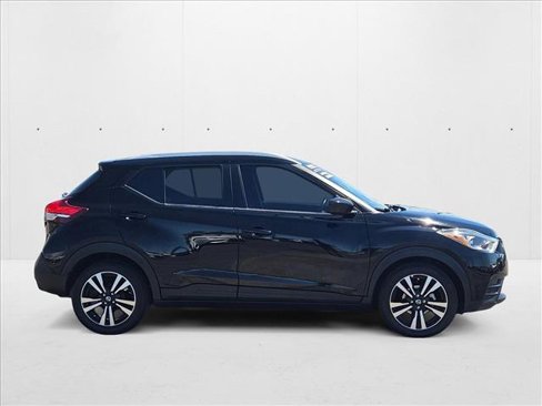 Used 2020 Nissan Kicks SV image 4