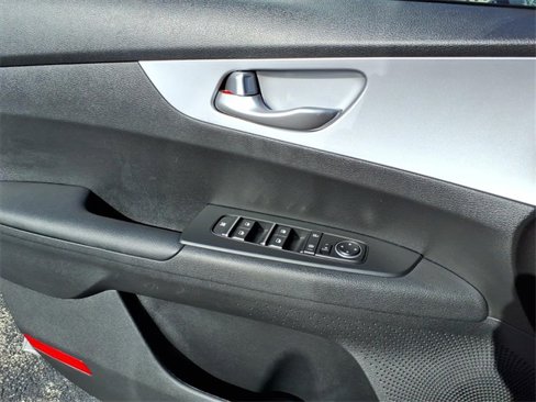 Used 2023 Kia Forte LXS image 9