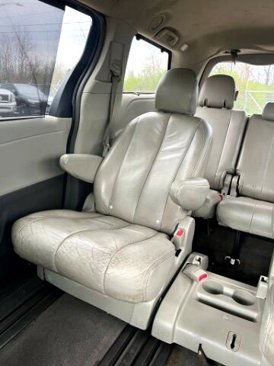 Used 2014 Toyota Sienna LE image 10