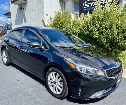 Used 2017 Kia Forte S image 2