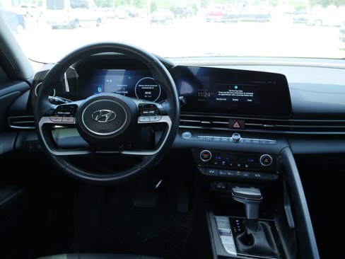 Used 2023 Hyundai Elantra Limited image 14