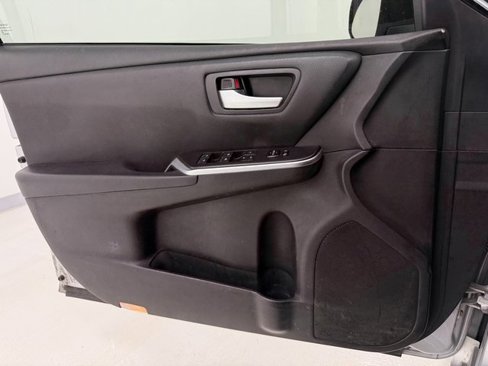Used 2017 Toyota Camry SE image 21