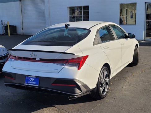 New 2025 Hyundai Elantra SEL image 4