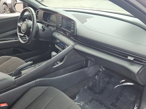 Certified 2025 Hyundai Elantra Sport image 21