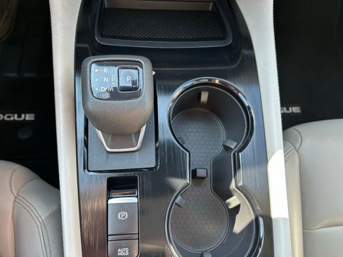 Used 2021 Nissan Rogue SL w/ Premium Package image 32