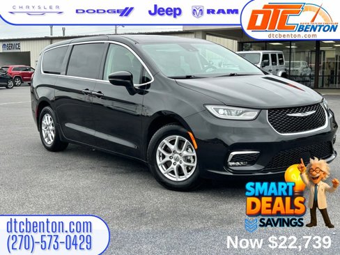 Used 2023 Chrysler Pacifica Touring-L image 1