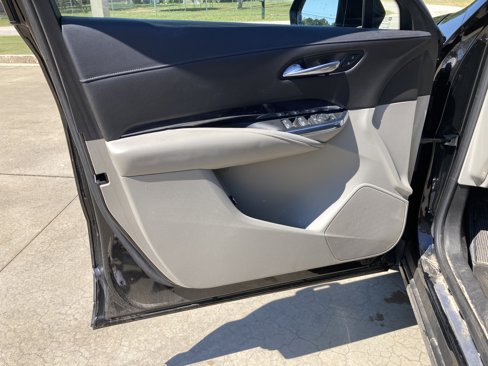 Used 2021 Cadillac XT4 Luxury w/ Cold Weather Package image 10
