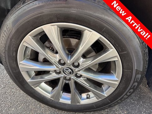 Used 2017 Toyota RAV4 Limited image 2