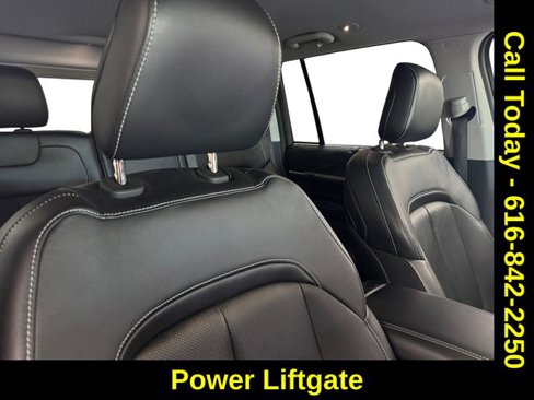 Used 2023 Jeep Grand Cherokee Limited w/ Luxury Tech Group II image 7