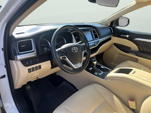 Used 2019 Toyota Highlander XLE image 25