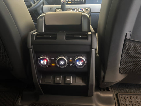 Used 2023 Land Rover Defender 110 X-Dynamic SE image 32