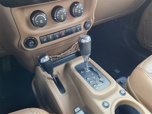 Used 2013 Jeep Wrangler Unlimited Sahara w/ Connectivity Group image 19