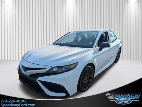 Used 2023 Toyota Camry SE image 1