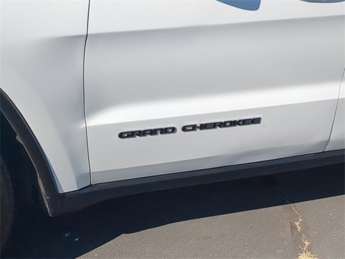 Used 2021 Jeep Grand Cherokee Laredo image 12