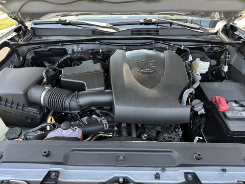 Used 2020 Toyota Tacoma Limited image 15