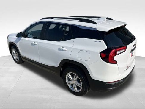 Used 2023 GMC Terrain SLE w/ Driver Convenience Package image 5