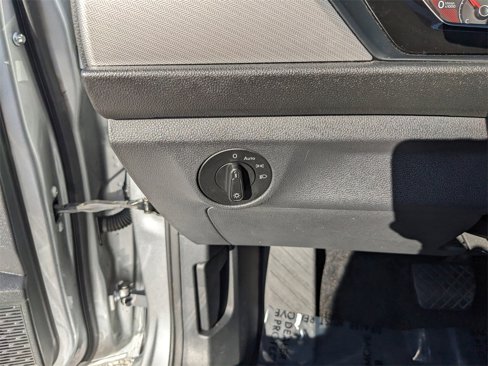 Certified 2020 Volkswagen Jetta SE image 27