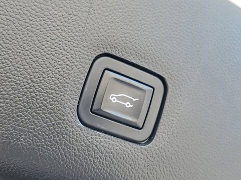 Used 2019 Chevrolet Traverse Premier w/ Redline Edition image 9