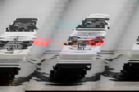 Used 2017 Toyota Camry LE image 3