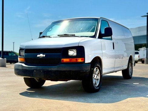 Used 2010 Chevrolet Express 1500 image 4