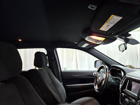 Used 2018 Jeep Grand Cherokee Laredo image 27