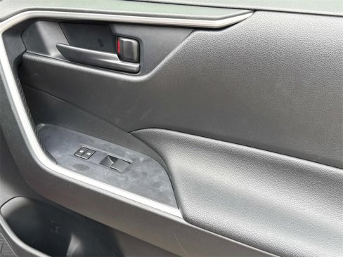 Used 2021 Toyota RAV4 LE image 21