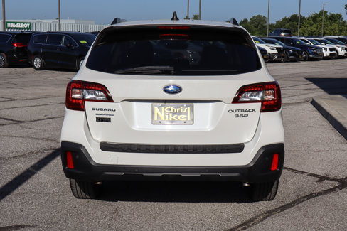 Used 2018 Subaru Outback 3.6R Touring w/ Popular Package #3 image 5