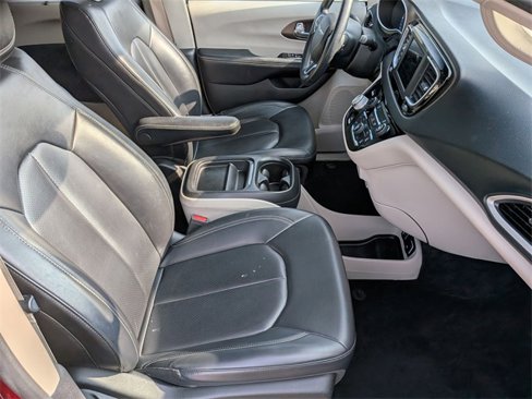 Certified 2021 Chrysler Voyager Lxi image 29