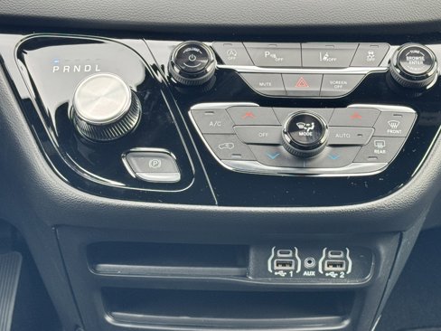 New 2025 Chrysler Voyager LX image 23