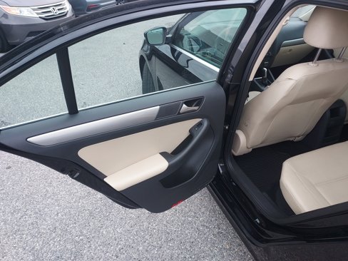 Used 2017 Volkswagen Jetta SE image 15