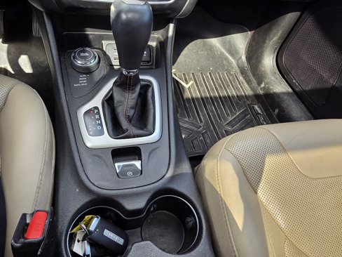 Used 2016 Jeep Cherokee Limited w/ Luxury Group image 18