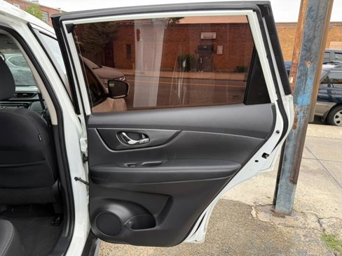 Used 2017 Nissan Rogue S image 22