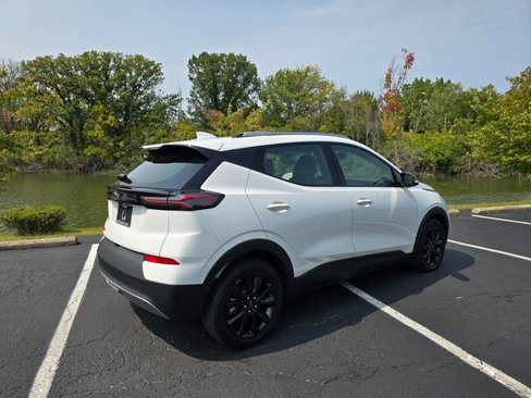 Used 2023 Chevrolet Bolt EUV LT w/ Redline Edition image 6
