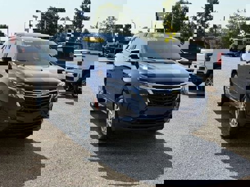 Used 2023 Chevrolet Equinox LS w/ LS Convenience Package image 4