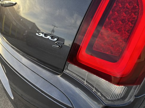 Used 2019 Chrysler 300 S image 11