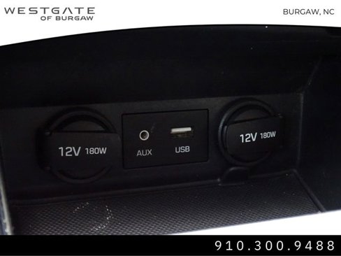 Used 2017 Hyundai Elantra SE image 26