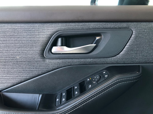 Used 2023 Nissan Rogue SV image 7