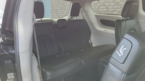 Used 2019 Chrysler Pacifica Touring-L image 24