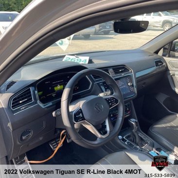 Used 2022 Volkswagen Tiguan SE R-Line image 9