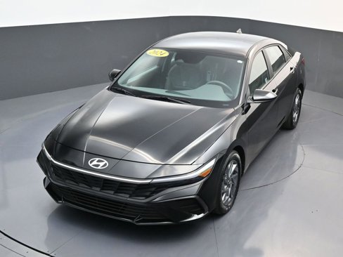 Certified 2024 Hyundai Elantra SEL image 20