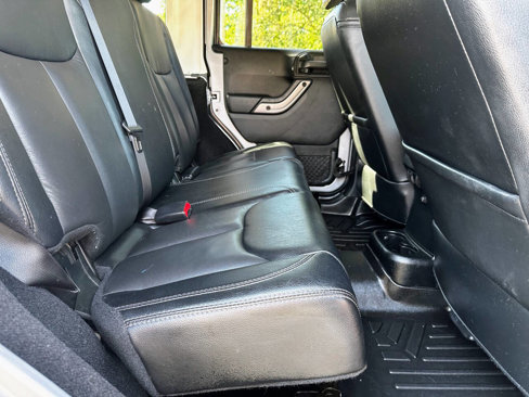Used 2018 Jeep Wrangler Unlimited Sahara image 26