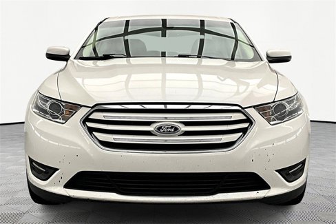 Used 2016 Ford Taurus SEL image 3
