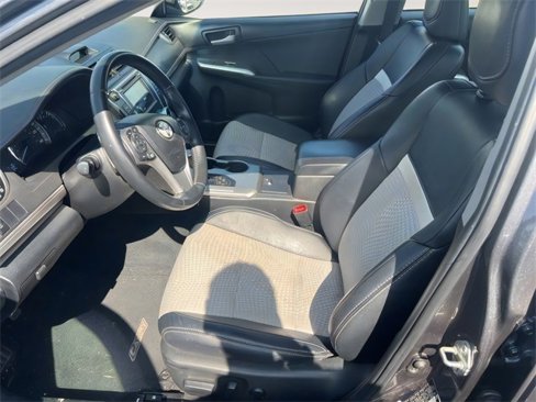 Used 2014 Toyota Camry L image 9