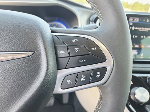 Used 2024 Chrysler Pacifica Touring-L image 26