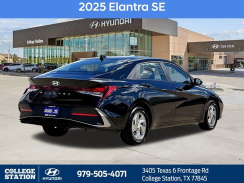 New 2025 Hyundai Elantra SE image 9