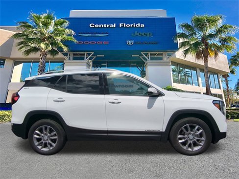 Used 2024 GMC Terrain SLT image 4