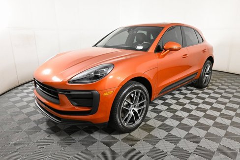 Certified 2022 Porsche Macan image 1