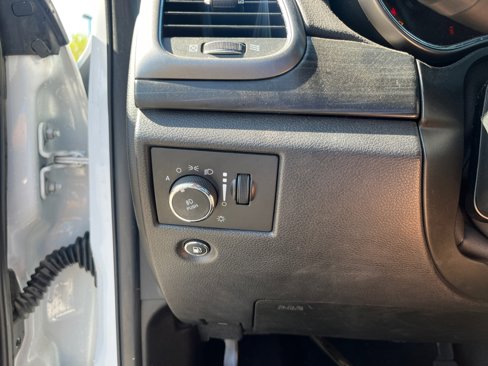 Used 2019 Jeep Grand Cherokee Laredo image 12
