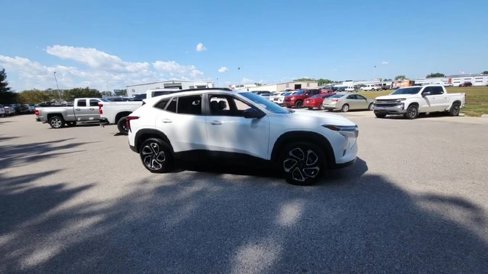 Certified 2025 Chevrolet Trax RS w/ Sunroof Package image 6
