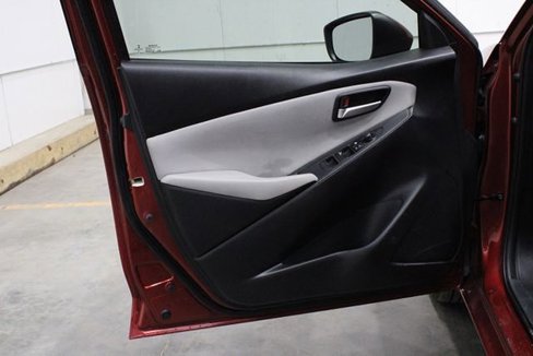 Used 2019 Toyota Yaris LE image 10